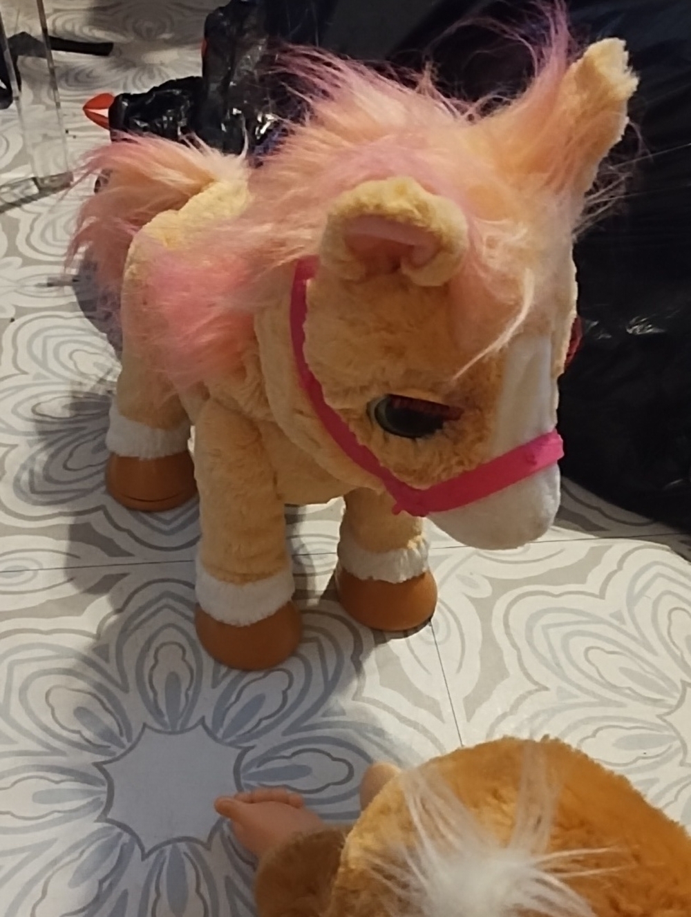 Darling Interactive baby pony Fur Real Pets Kisses Plays Music Responsive To You